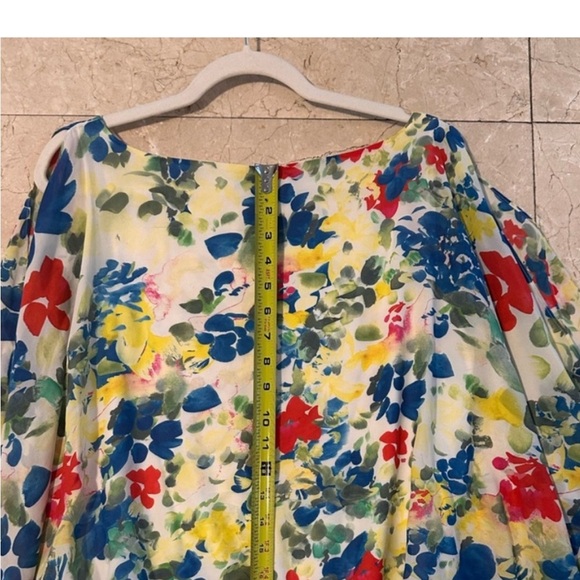 Alice + Olivia Colorful Floral Blouse Size 6. - Picture 5 of 7